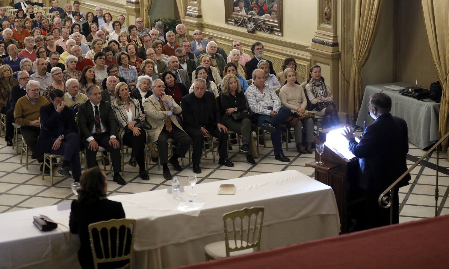 La conferencia de José Calvo Poyato en el foro «El Templo de Córdoba», en imágenes