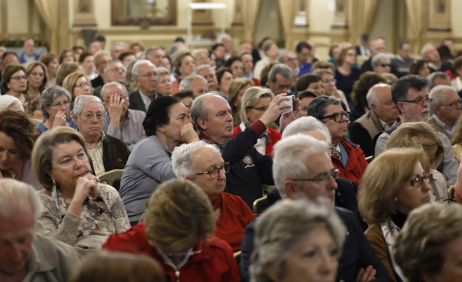 La conferencia de José Calvo Poyato en el foro «El Templo de Córdoba», en imágenes