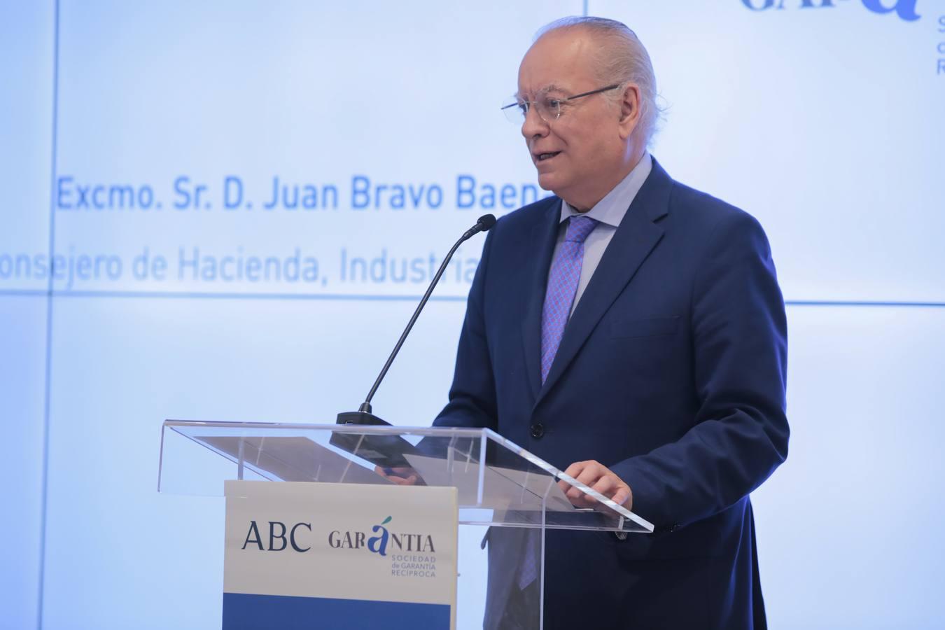 Álvaro Ybarra, director de ABC de Sevilla, durante el acto