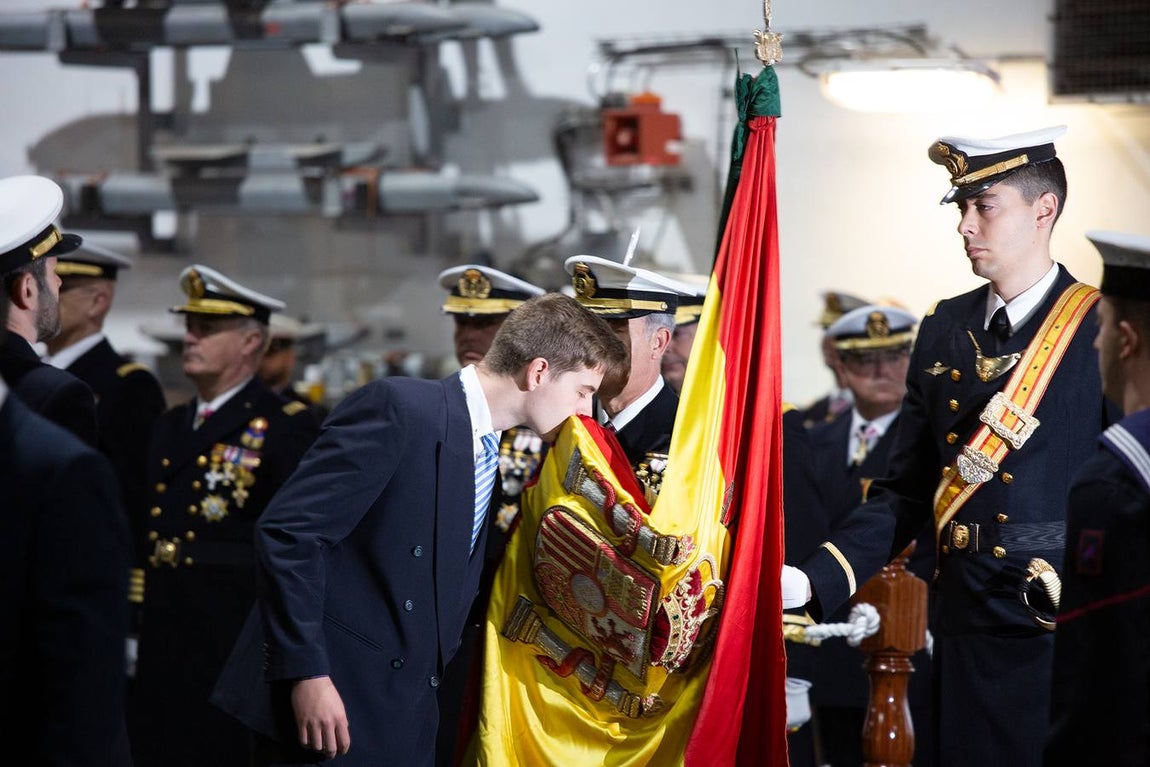 Jura de Bandera de personal civil a bordo del buque «Juan Carlos I» en Algeciras