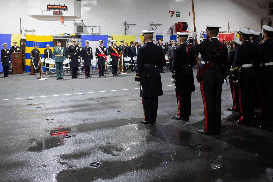 Jura de Bandera de personal civil a bordo del buque «Juan Carlos I» en Algeciras