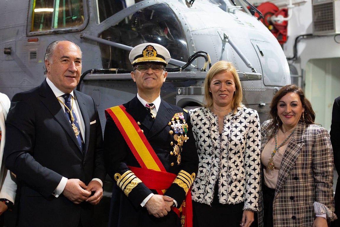 Jura de Bandera de personal civil a bordo del buque «Juan Carlos I» en Algeciras