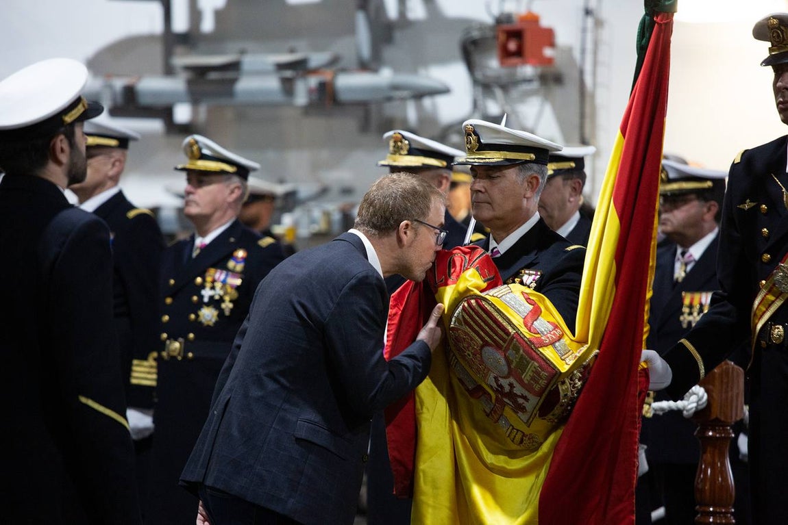 Jura de Bandera de personal civil a bordo del buque «Juan Carlos I» en Algeciras