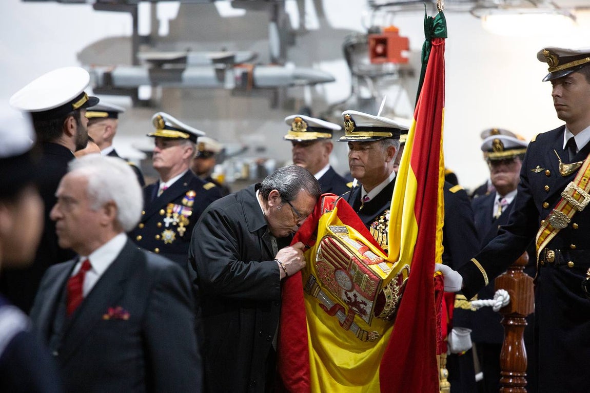 Jura de Bandera de personal civil a bordo del buque «Juan Carlos I» en Algeciras