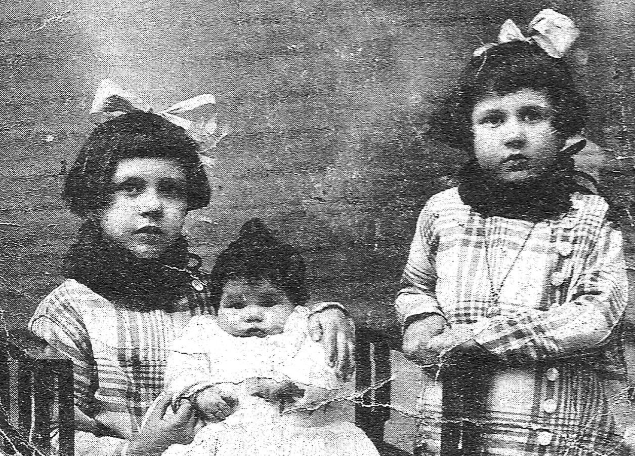 Ana, Mercedes y Leonor Machado, hijas de Francisco y Mercedes (Foto, Familia Machado). 