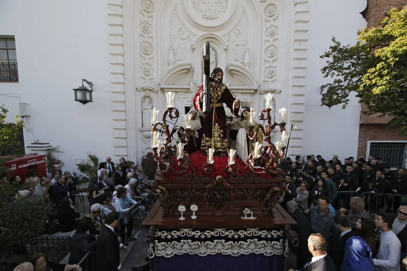 Sevilla: Las mejores imágenes de la salida de La Misión el Viernes de Dolores 2019