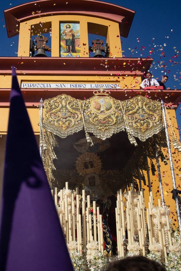 En imágenes: Pino Montano abre el Viernes de Dolores de Sevilla 2019