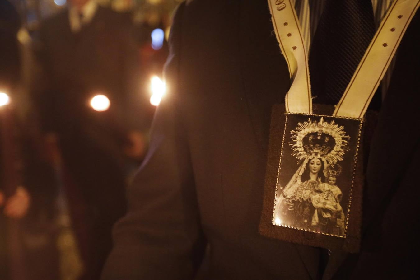 Los vía crucis del Viernes de Dolores, en imágenes