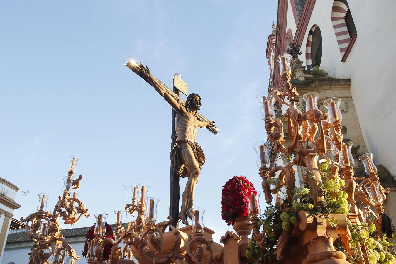 Los vía crucis del Viernes de Dolores, en imágenes