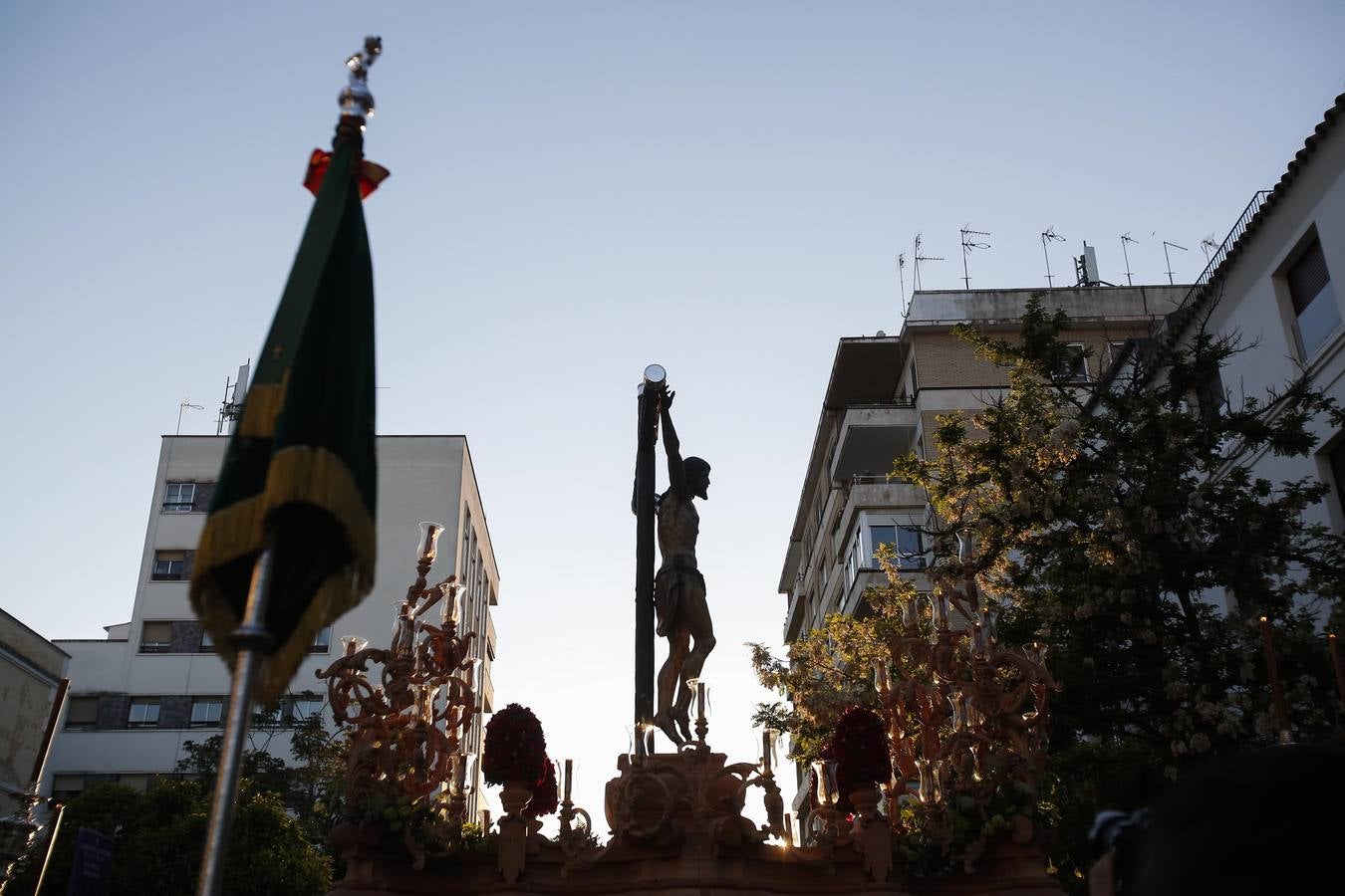 Los vía crucis del Viernes de Dolores, en imágenes