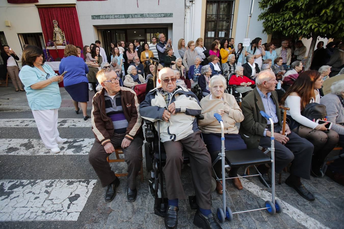 Los vía crucis del Viernes de Dolores, en imágenes