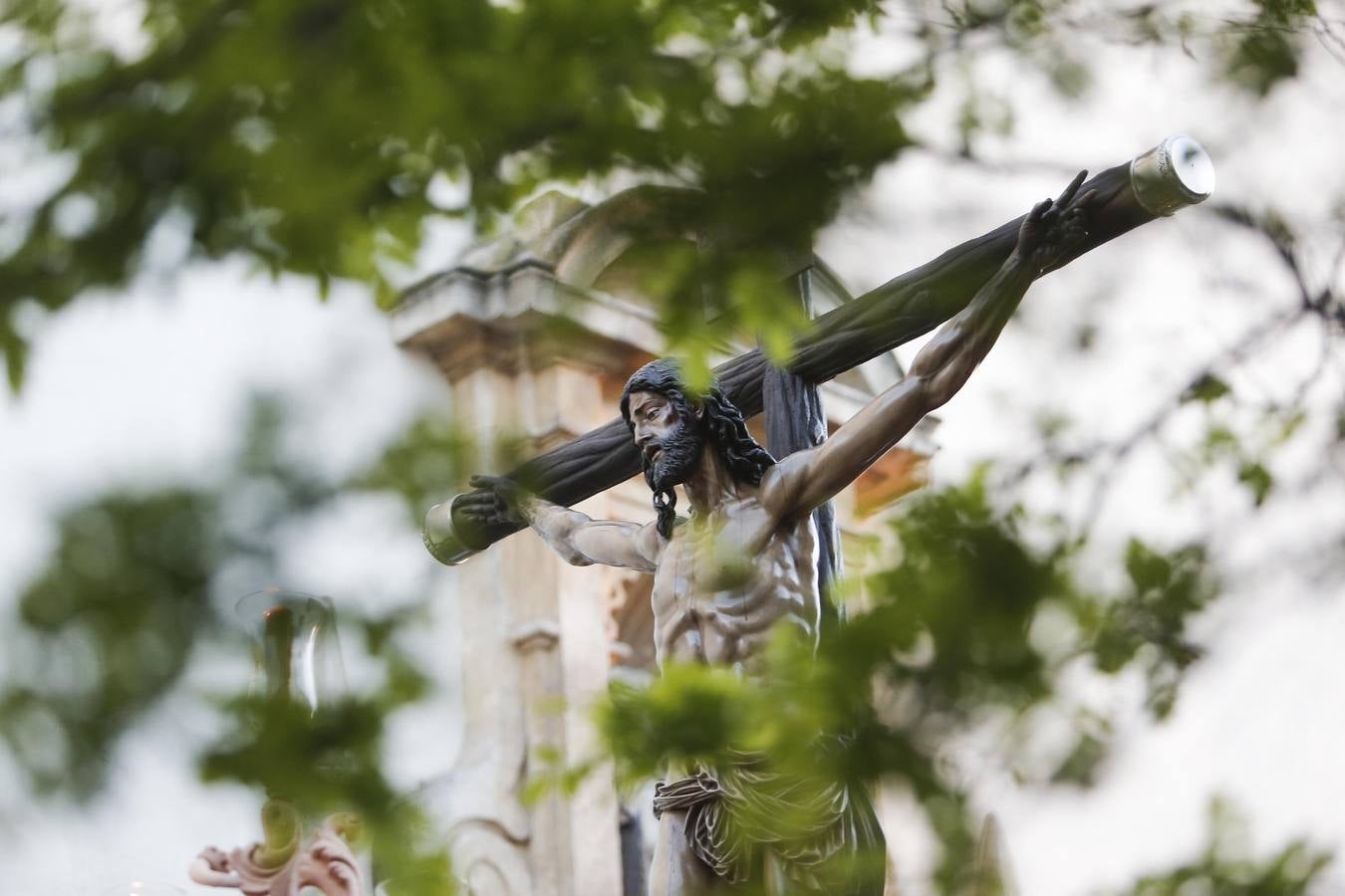 Los vía crucis del Viernes de Dolores, en imágenes