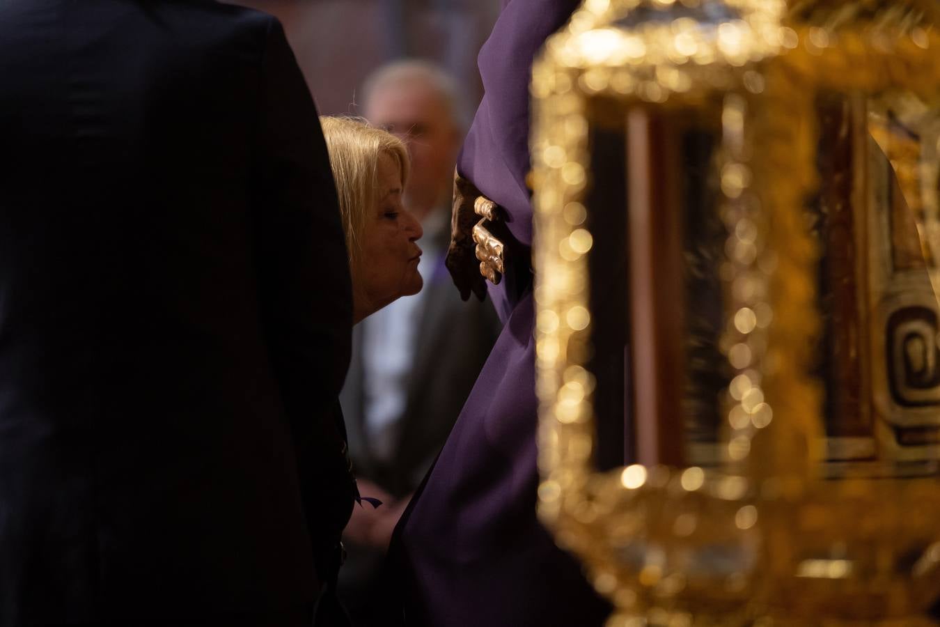 En imágenes, el besamanos al Señor del Gran Poder en su basílica