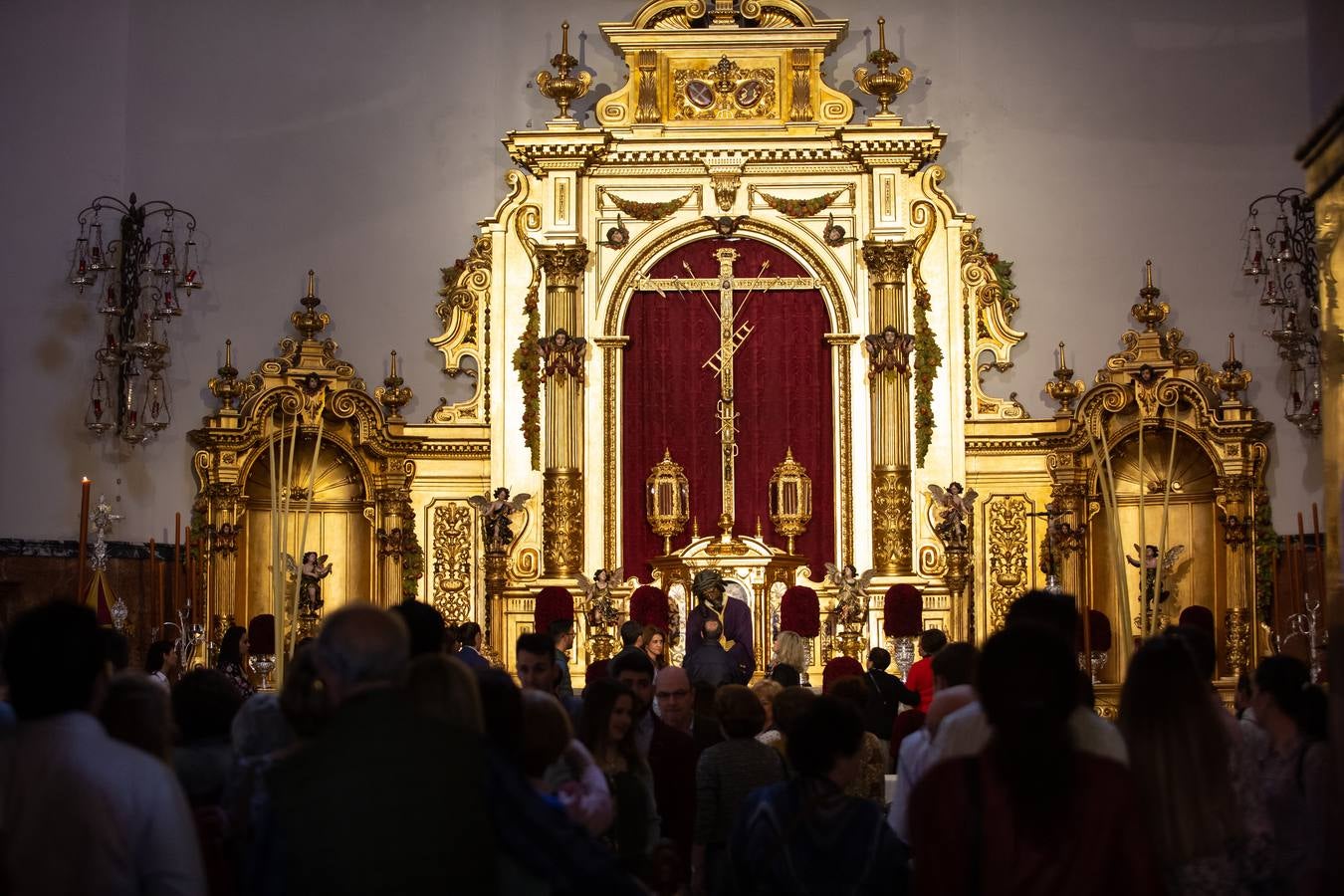 En imágenes, el besamanos al Señor del Gran Poder en su basílica