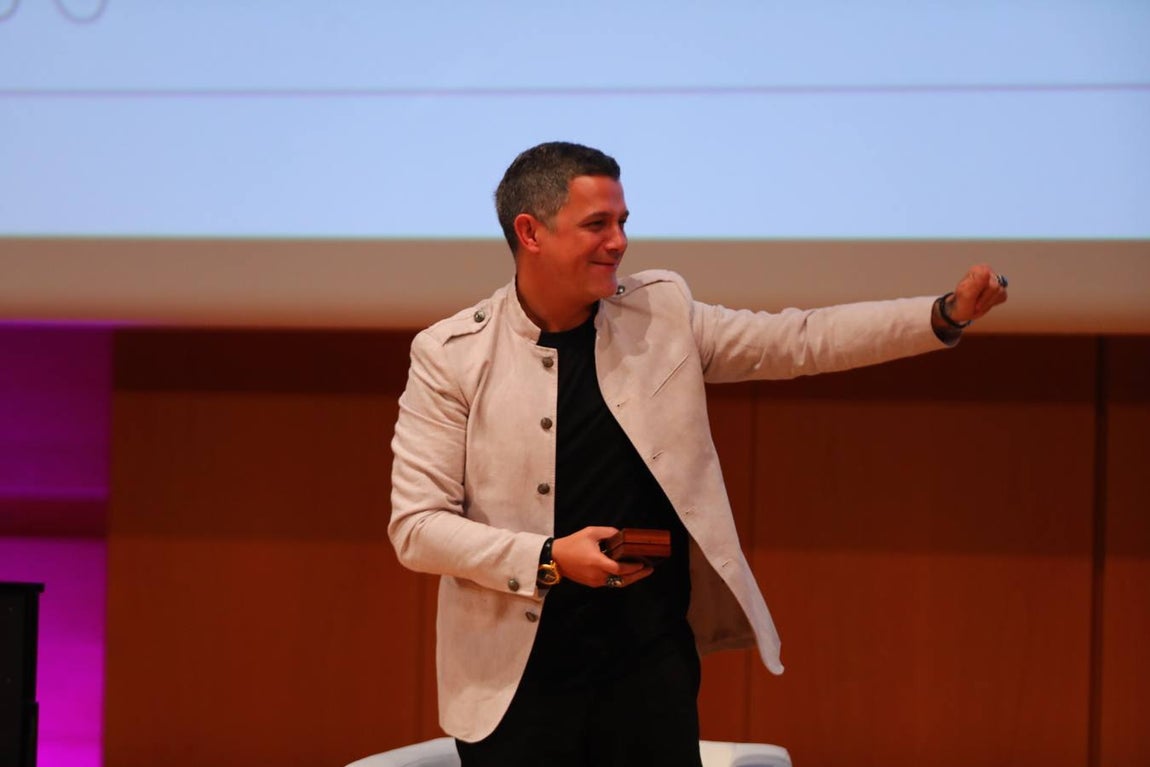 Alejandro Sanz ya es Hijo Adoptivo de Cádiz