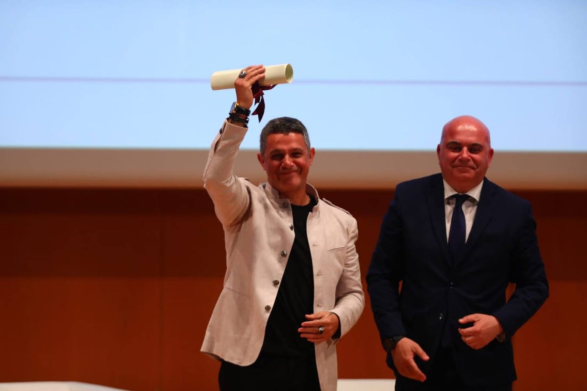 Alejandro Sanz ya es Hijo Adoptivo de Cádiz