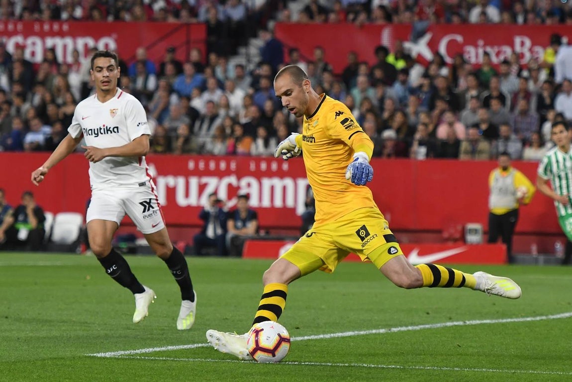 Crónica gráfica del derbi Sevilla-Betis en el Pizjuán