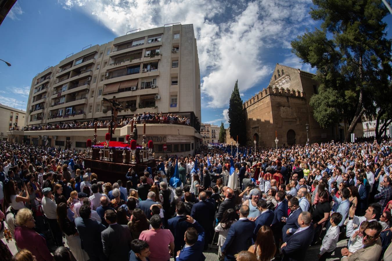 El barrio de San Julián se vuelca en la salida de La Hiniesta