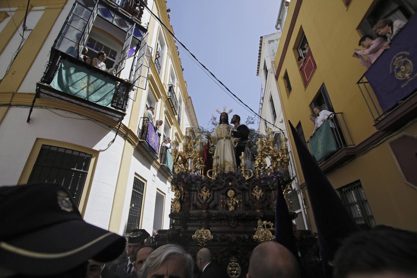 En imágenes, el fervor de la salida de la Redención