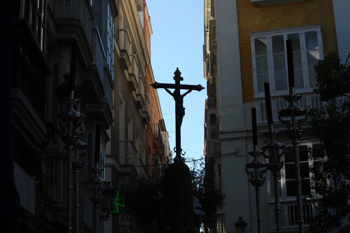 Las mejores fotografías del Prendimiento este Lunes Santo en Cádiz