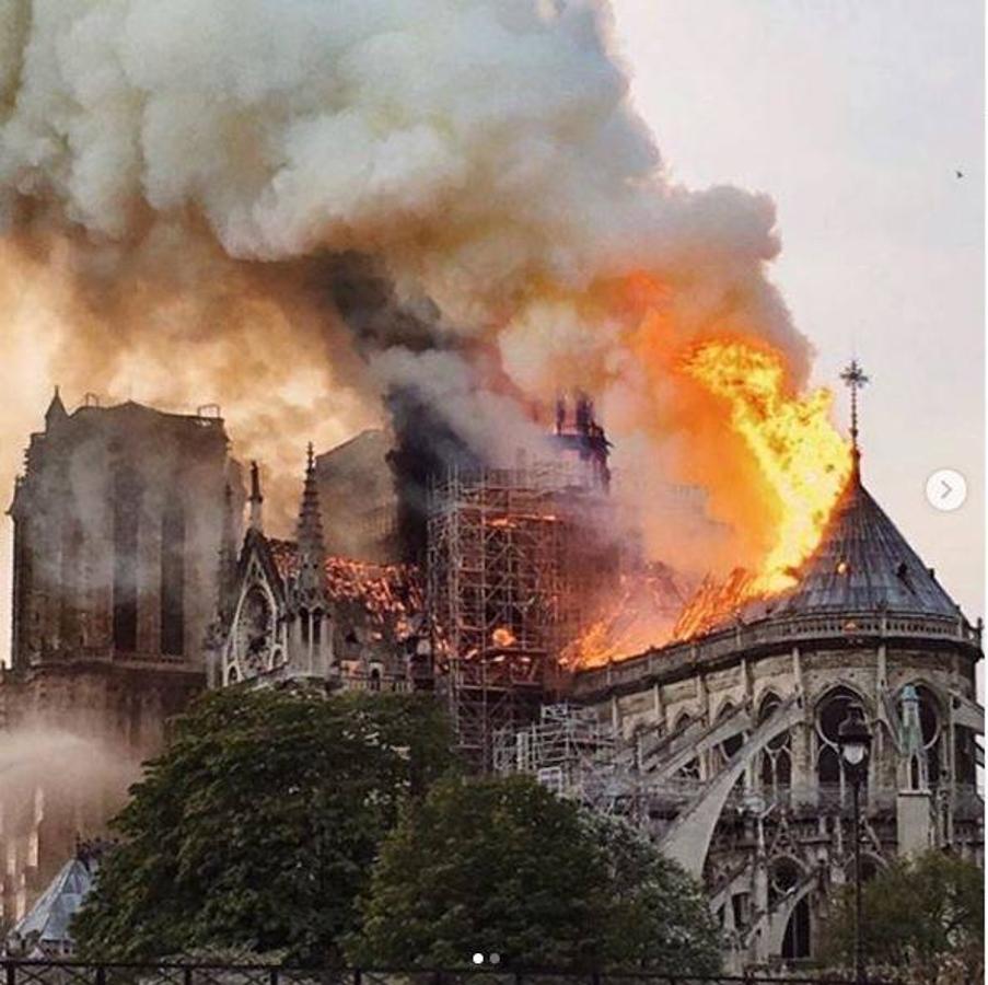 David Bisbal: «No me puedo creer estas terribles imágenes! Notre Dame qué dolor más grande». 