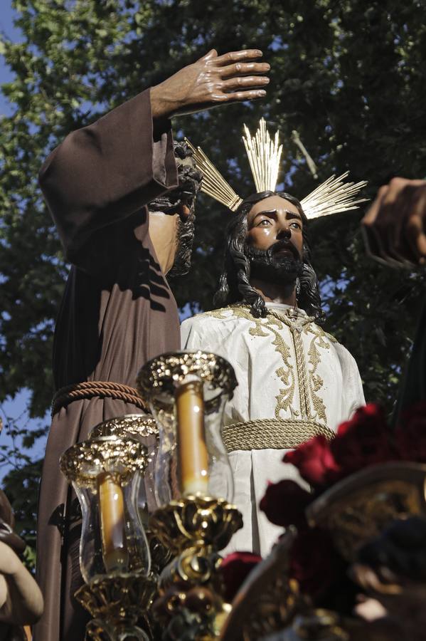 San Lorenzo se echa a la calle para admirar la salida del Dulce Nombre