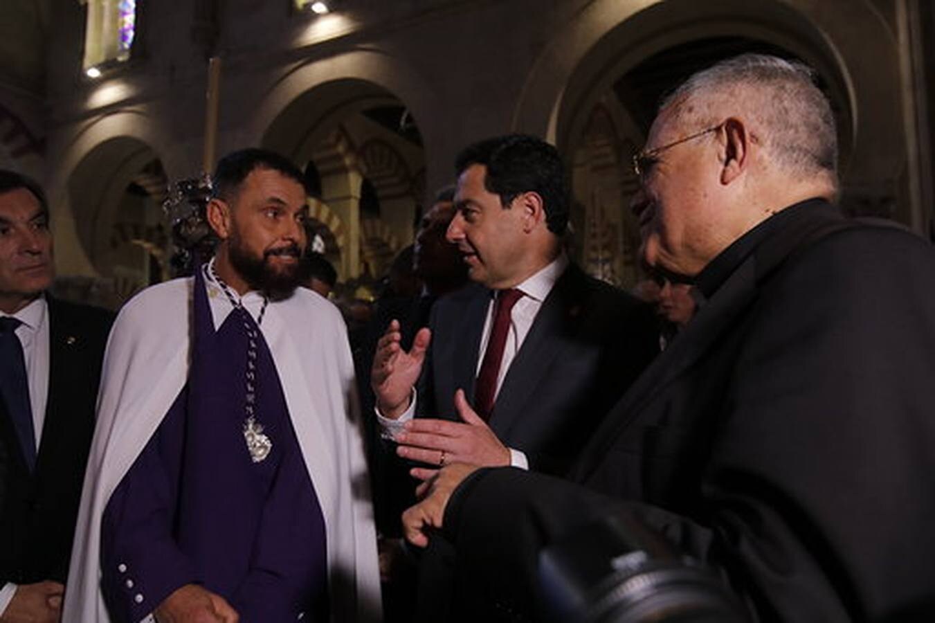La visita de Juan Manuel Moreno a la Semana Santa de Córdoba, en imágenes