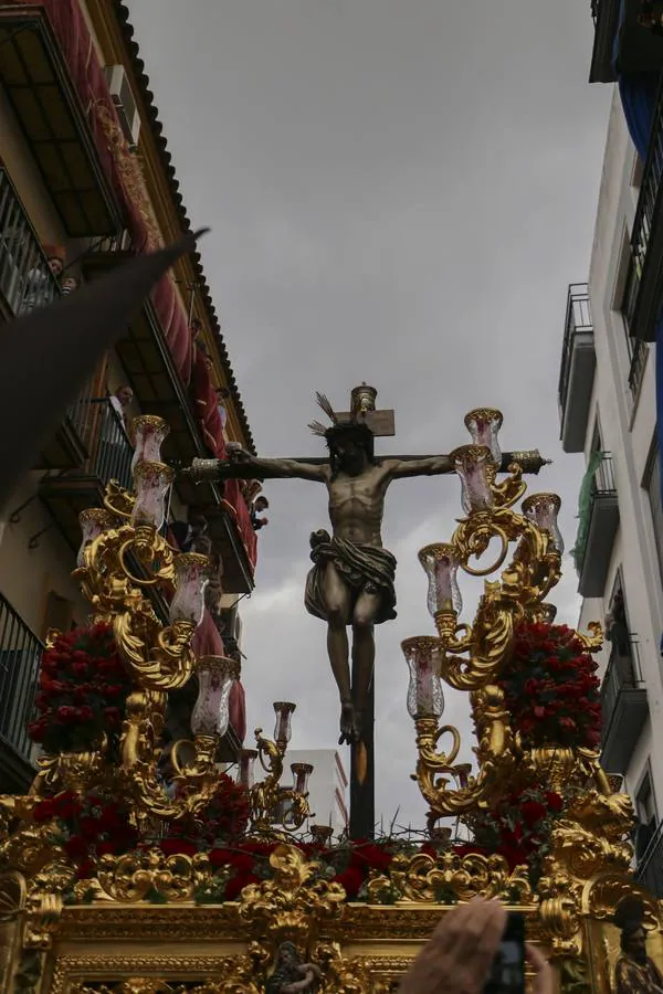 El Cristo del Buen Fin procesiona por primera vez tras su restauración