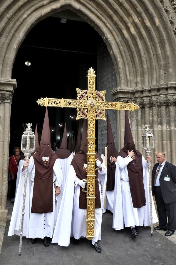 Salida de El Carmen Doloroso este Miércoles Santo, en imágenes