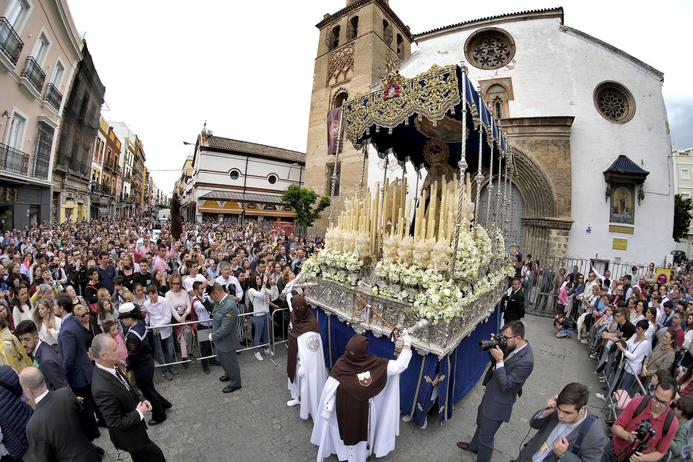 Salida de El Carmen Doloroso este Miércoles Santo, en imágenes