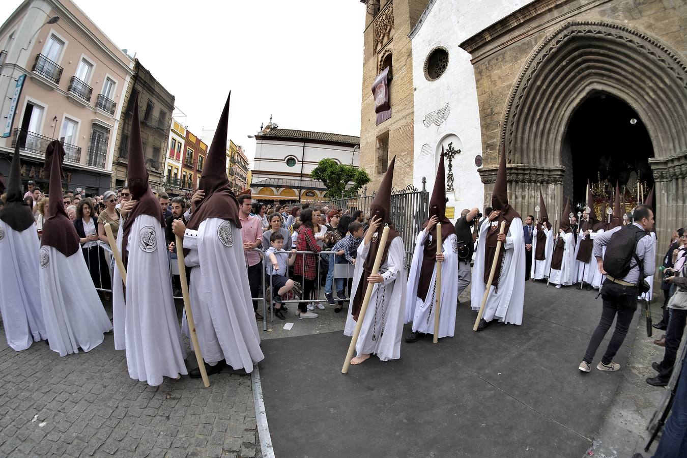 Salida de El Carmen Doloroso este Miércoles Santo, en imágenes