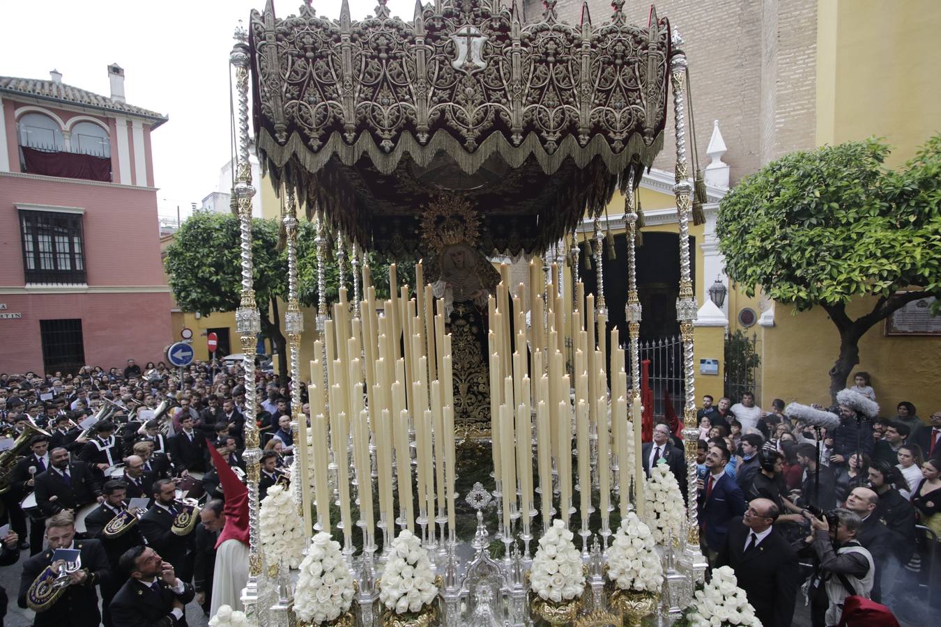 En imágenes, la estación de penitencia de La Lanzada