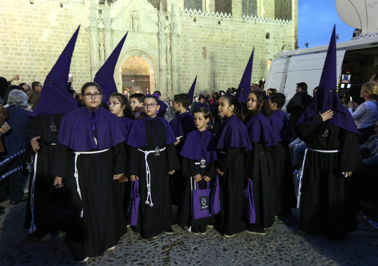 El Cristo Redentor y el de la Humildad procesionan en Toledo