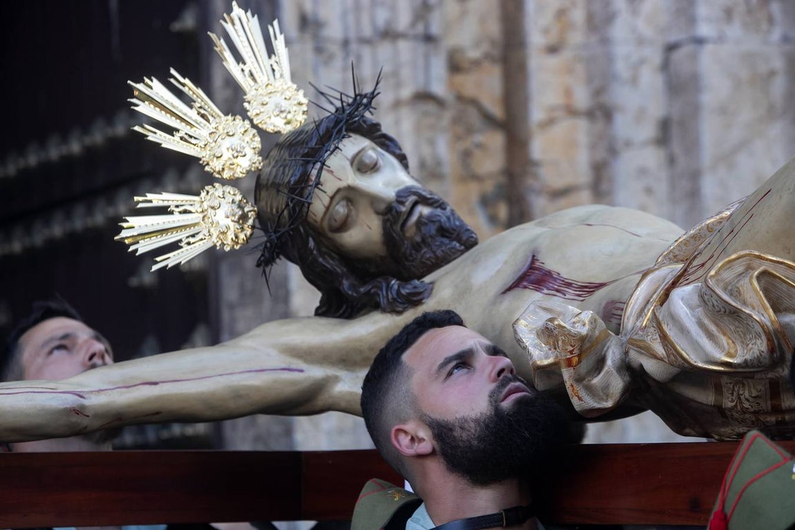 El vía crucis de la Caridad de Córdoba, en imágenes