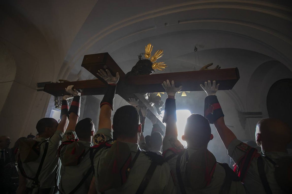 El vía crucis de la Caridad de Córdoba, en imágenes