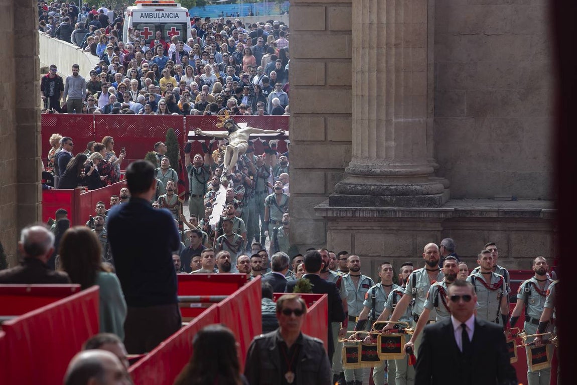 El vía crucis de la Caridad de Córdoba, en imágenes