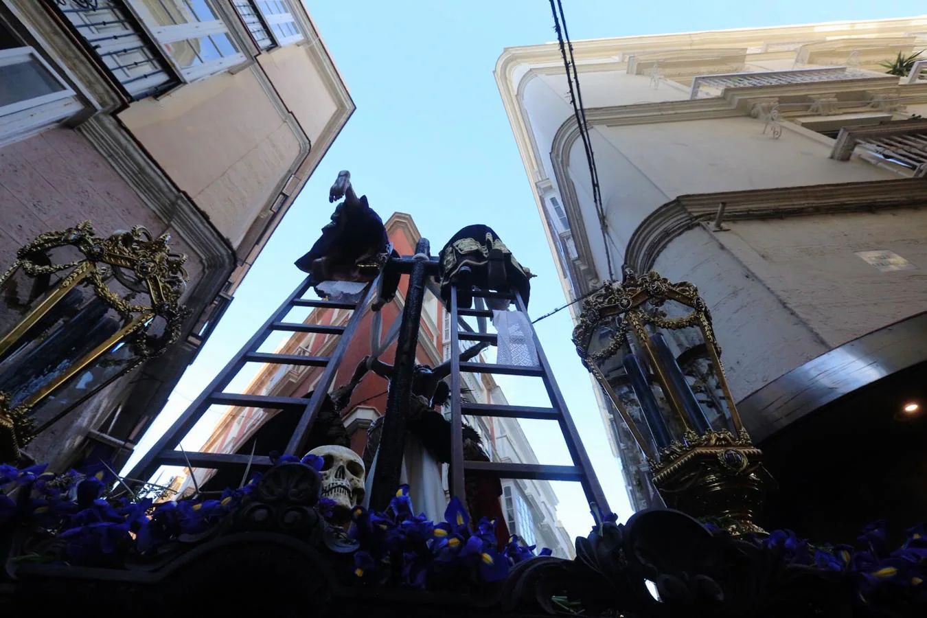 FOTOS: Descendimiento en la Semana Santa de Cádiz