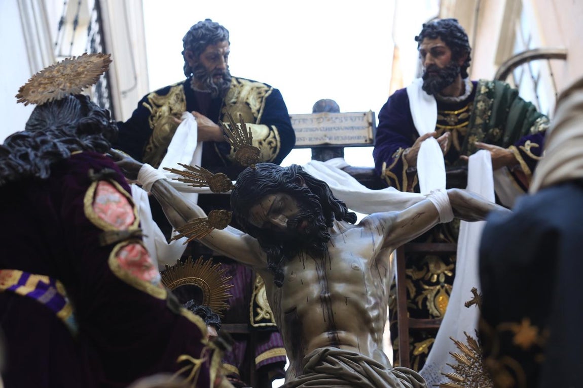 FOTOS: Descendimiento en la Semana Santa de Cádiz