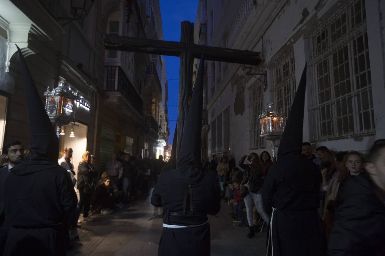 FOTOS: Buena Muerte en la Semana Santa de Cádiz 2019