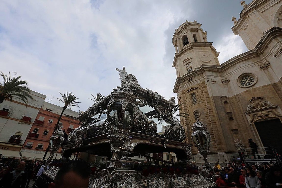 FOTOS: Santo Entierro en la Semana Santa de Cádiz 2019