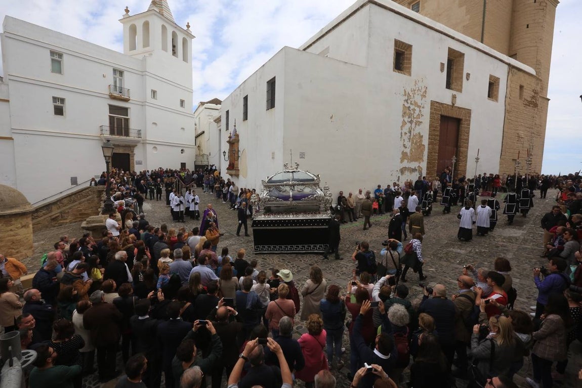 FOTOS: Santo Entierro en la Semana Santa de Cádiz 2019