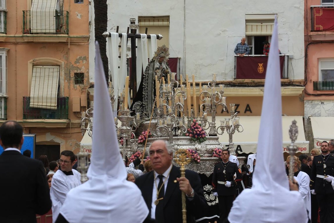 FOTOS: Santo Entierro en la Semana Santa de Cádiz 2019