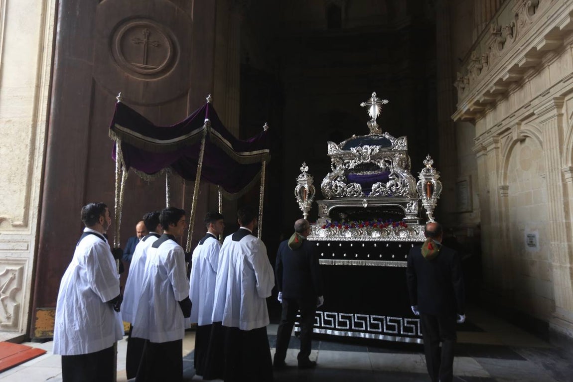 FOTOS: Santo Entierro en la Semana Santa de Cádiz 2019