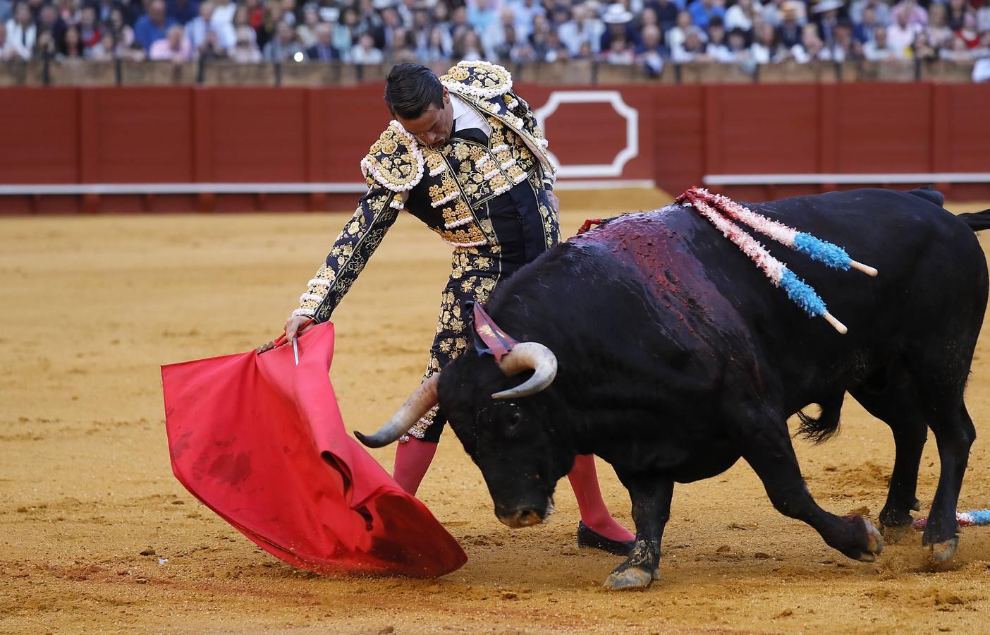 José María Manzanares corta una oreja en la Corrida de Resurrección