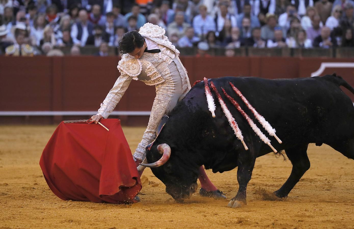 José María Manzanares corta una oreja en la Corrida de Resurrección