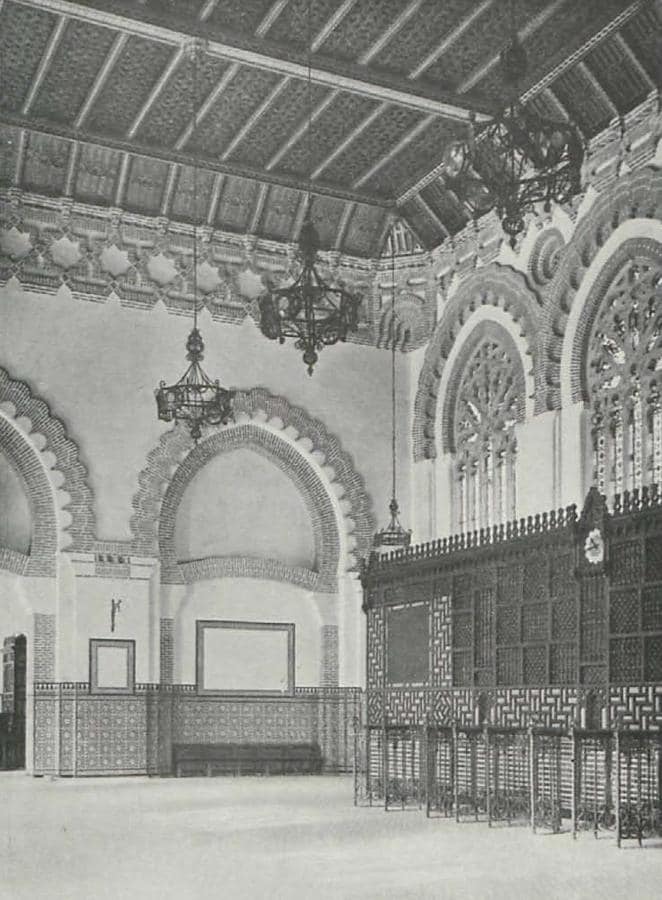 Interior del vestíbulo general en 1920. Arquitectura Española. Fotografía de N. Clavería. 
