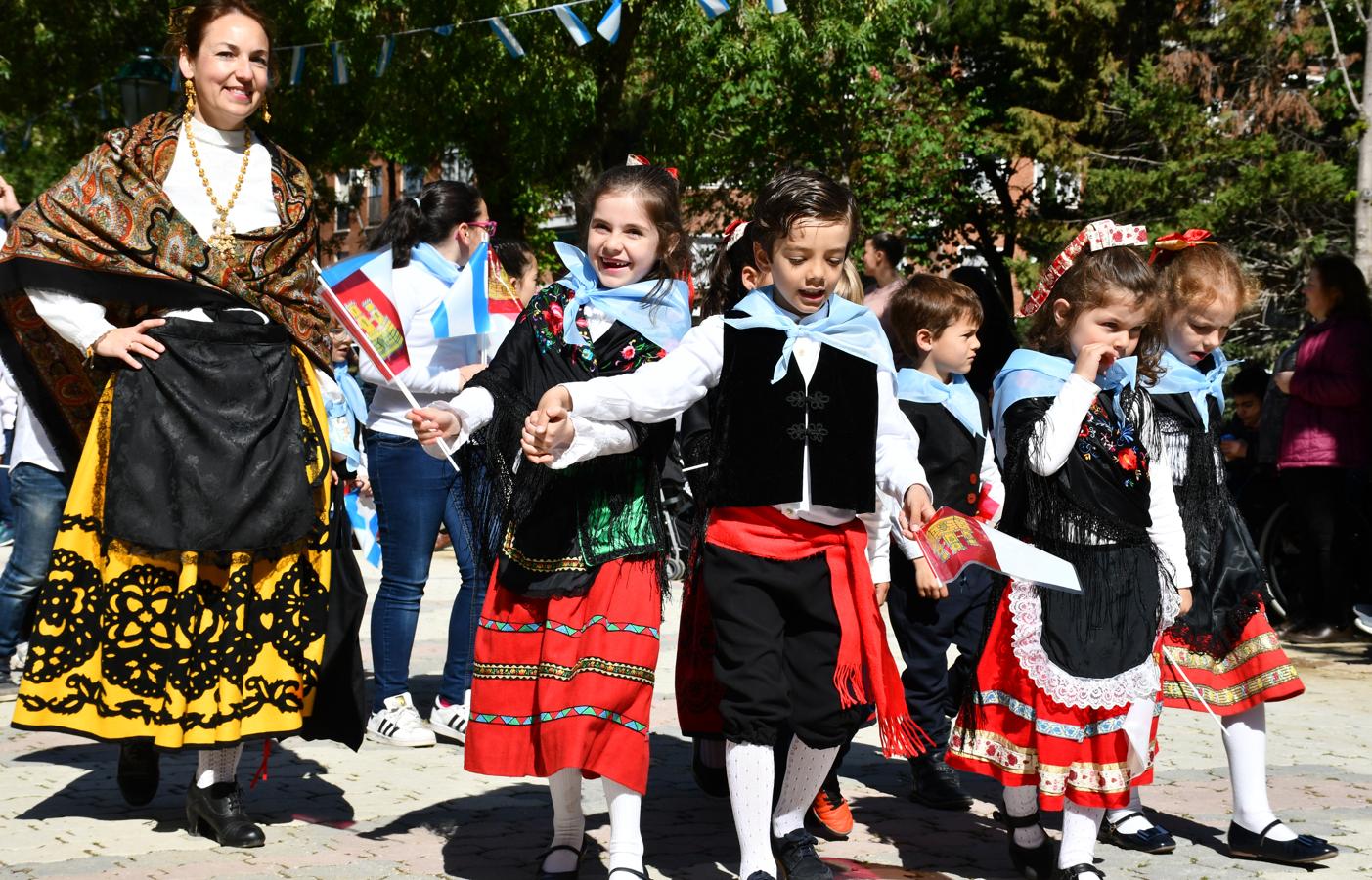 Los niños toman las riendas de las Mondas