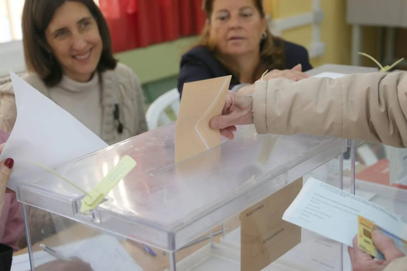 El ambiente en los colegios electorales de Sevilla en las elecciones generales de 2019