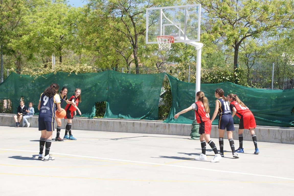 Las mejores imágenes del encuentro entre el San Juan Evangelista y el Jesús Gutenberg