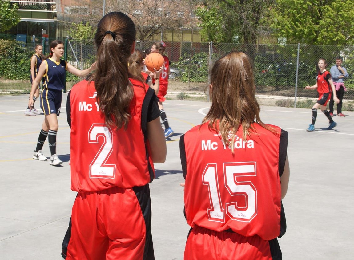 Las mejores imágenes del encuentro entre el San Juan Evangelista y el Jesús Gutenberg